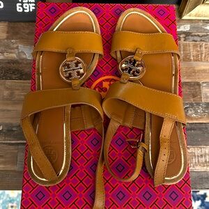 Tory Burch metal miller two band sandal. 🔥SALE 🔥